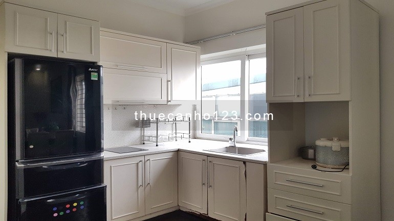 Cho thuê căn hộ dịch vụ tại Giảng Võ, Đống Đa, 100m2, 2PN, đầy đủ nội thất