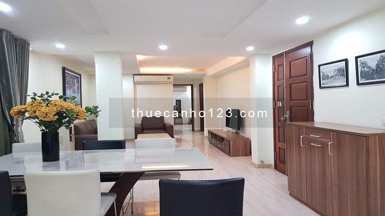Cho thuê căn hộ dịch vụ tại Giảng Võ, Đống Đa, 126m2, 3PN, đầy đủ nội thất