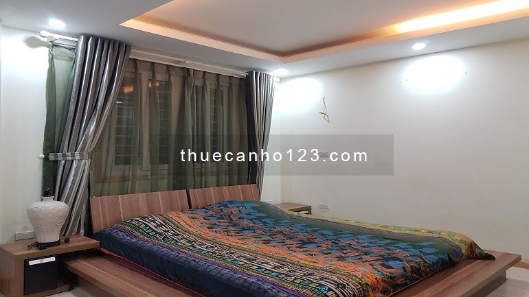 Cho thuê căn hộ dịch vụ tại Giảng Võ, Đống Đa, 126m2, 3PN, đầy đủ nội thất