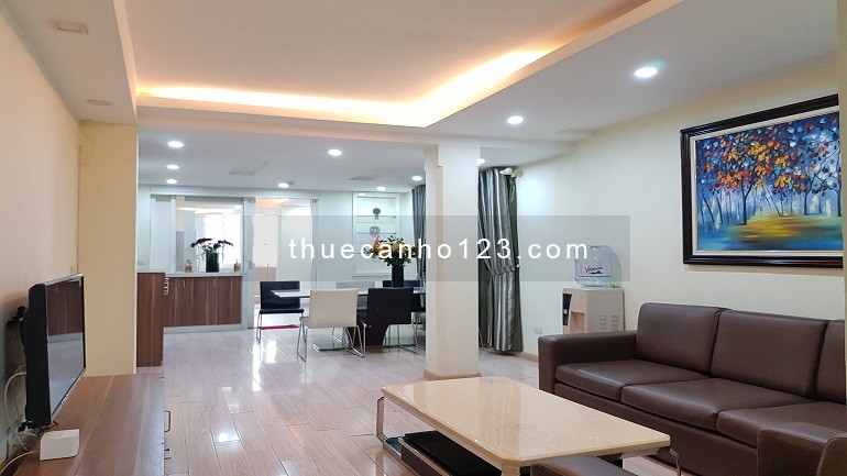 Cho thuê căn hộ dịch vụ tại Giảng Võ, Đống Đa, 126m2, 3PN, đầy đủ nội thất