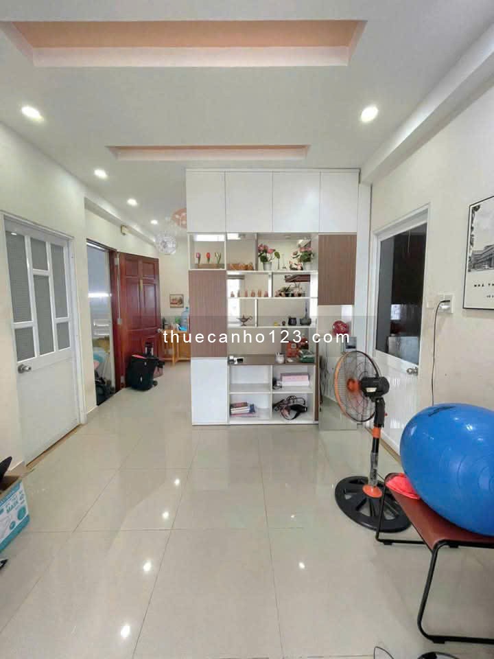 Chung cư 10A Trần Nhật Duật, Tân Định, Q1: 75m2, 2pn, ban công 12tr5