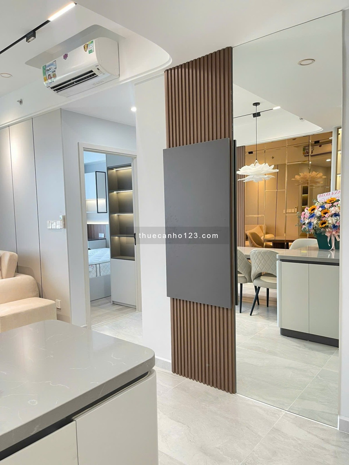 Cho thuê 2 phòng ngủ, 2wc, full nội thất, CARDINAL COURT lh 28 triêu/tháng lh 0903018683