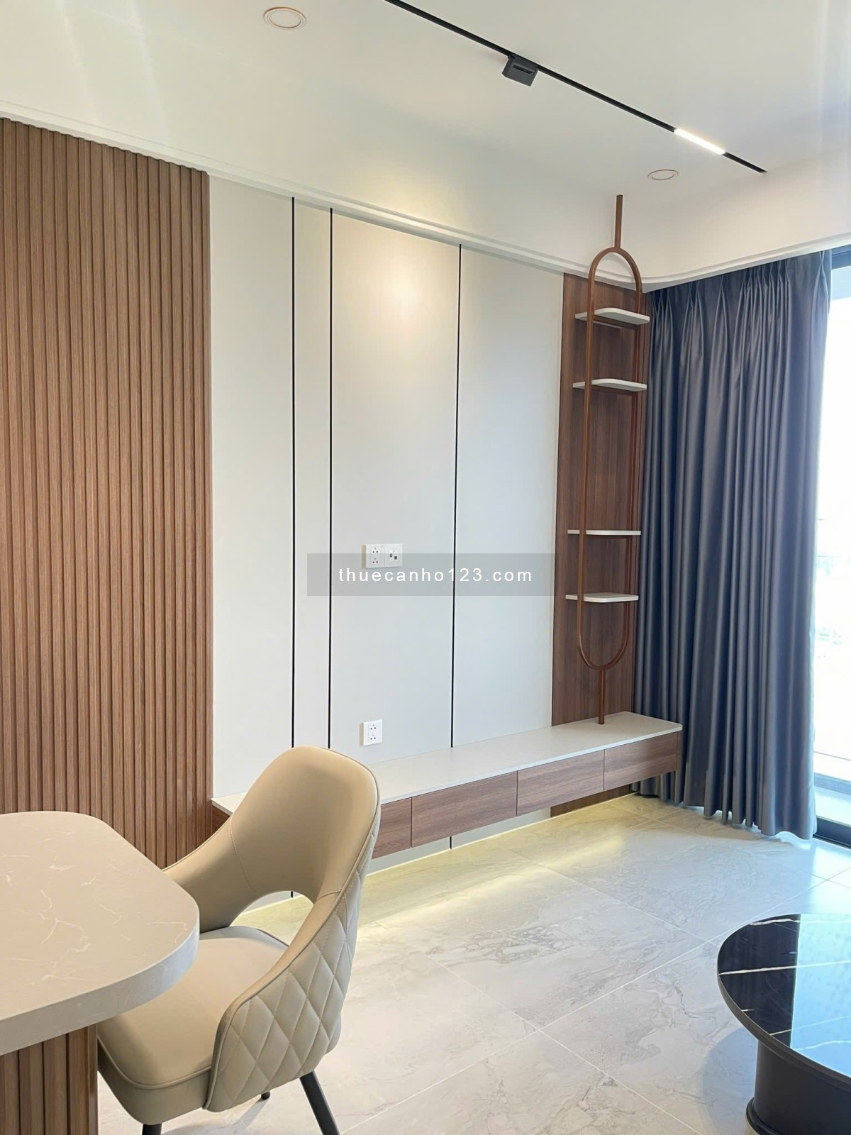 Cho thuê 2 phòng ngủ, 2wc, full nội thất, CARDINAL COURT lh 28 triêu/tháng lh 0903018683