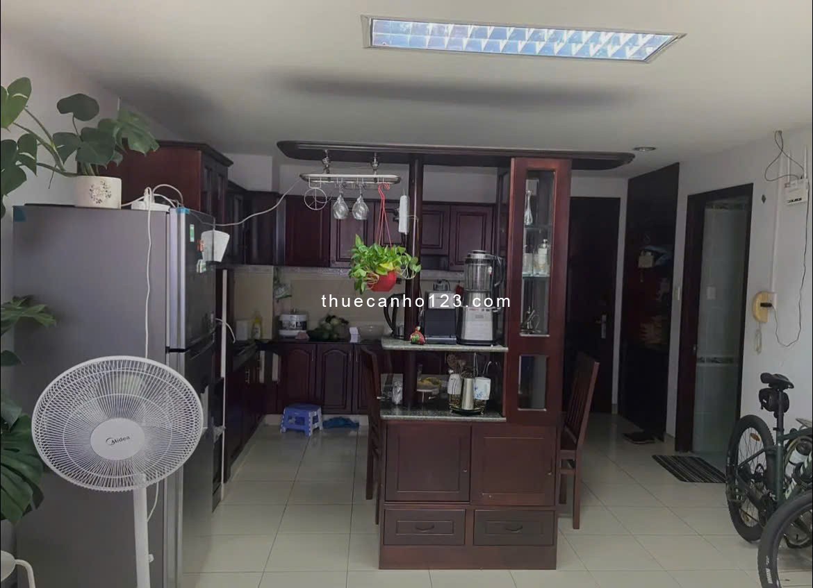 Chung cư Screc , P12, Q3, nội thất, 2p, 2wc, 85m2, giá 13tr/tháng