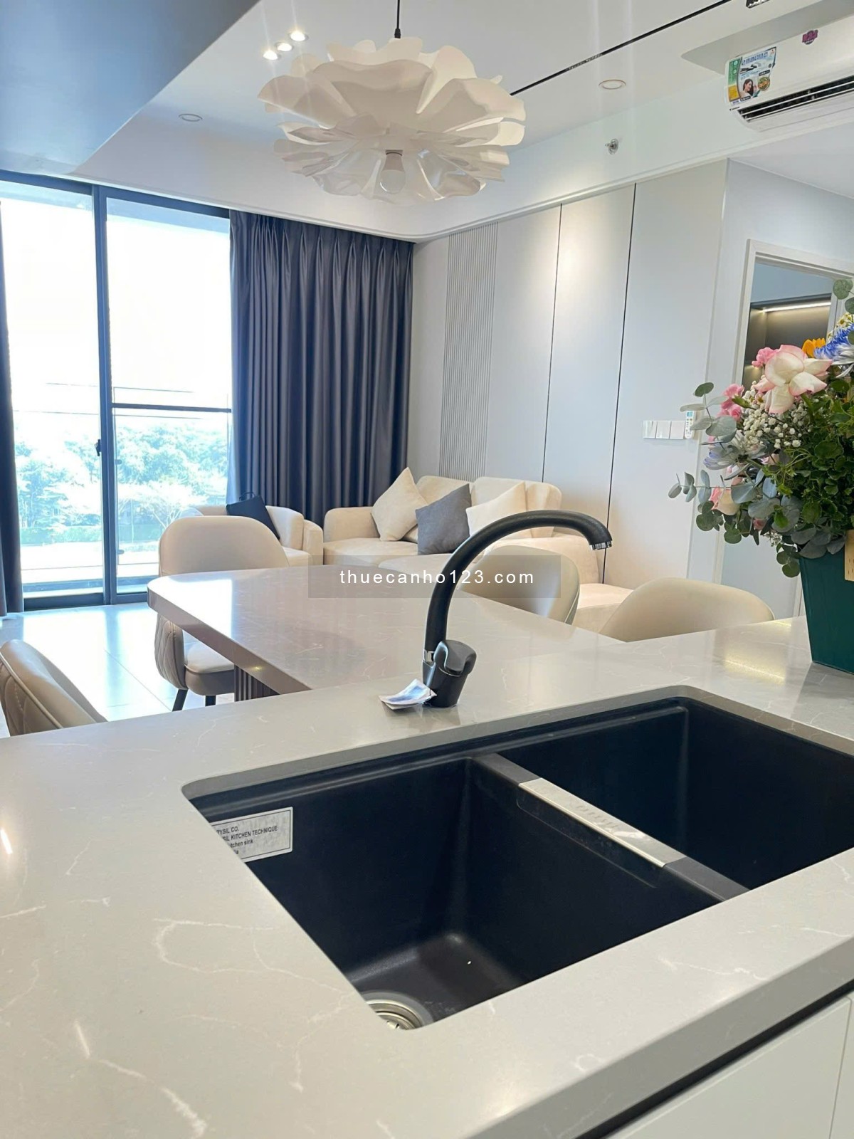 Cho thuê 2 phòng ngủ, 2wc, full nội thất, CARDINAL COURT lh 28 triêu/tháng lh 0903018683