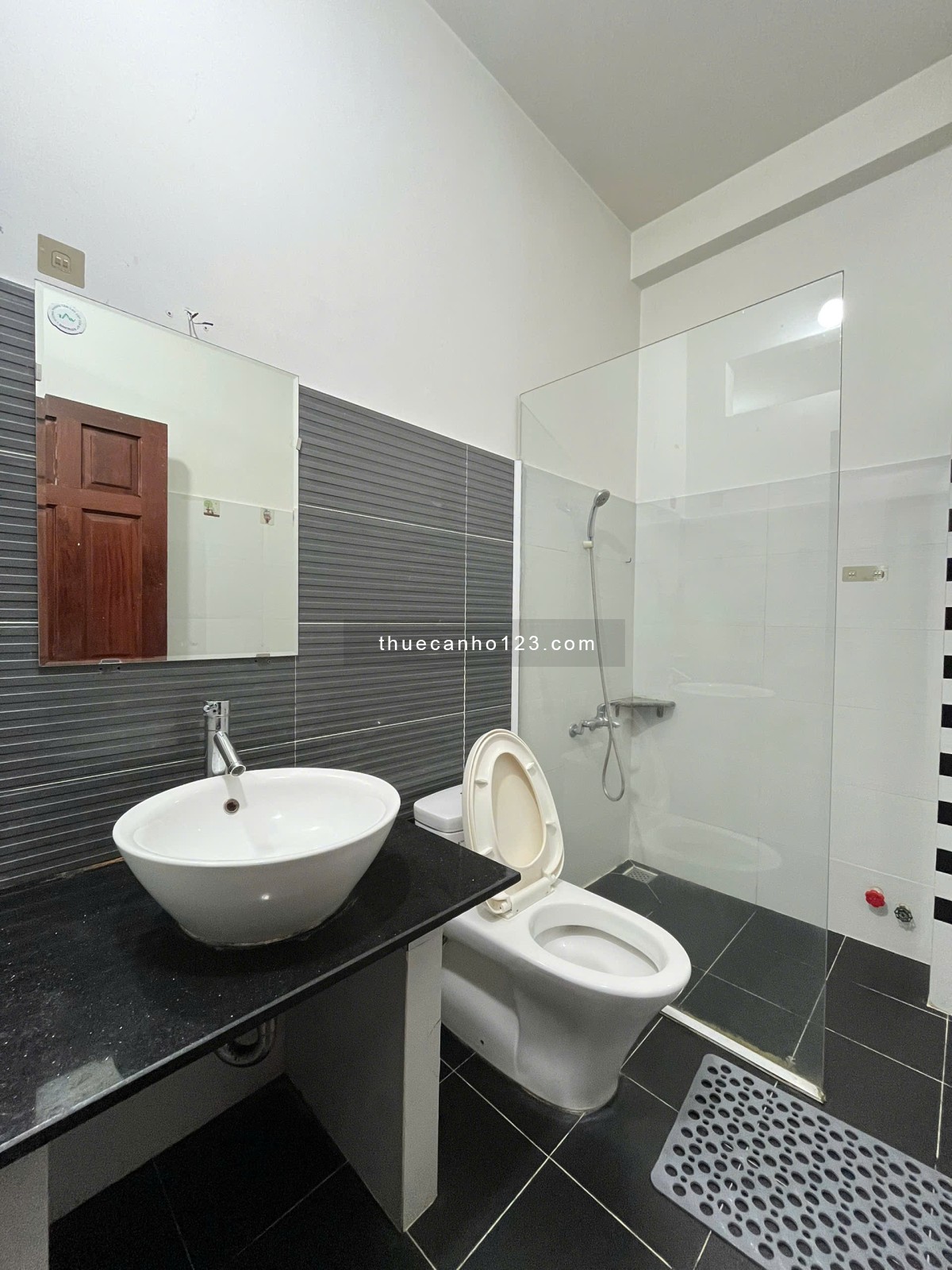 Trống Lại Căn Studio - Tách Bếp Full Nội Thất - Sân Sau Thoáng Mát - Ngay An Phú Quận 2