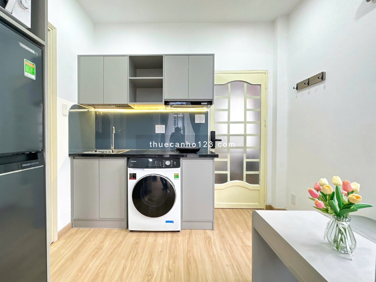 Cho thuê căn hộ dịch vụ với 1 phòng ngủ có ban công, full nội thất gần CVVH Lê Thị Riêng