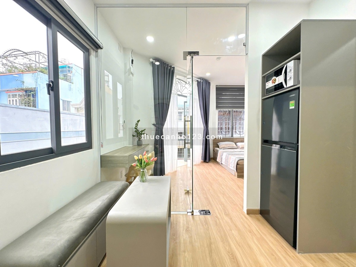 Cho thuê căn hộ dịch vụ với 1 phòng ngủ có ban công, full nội thất gần CVVH Lê Thị Riêng