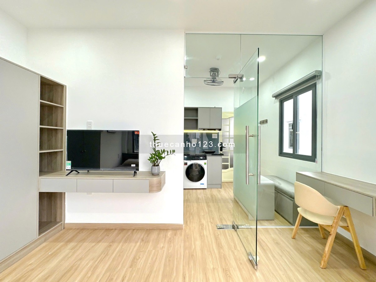 Cho thuê căn hộ dịch vụ với 1 phòng ngủ có ban công, full nội thất gần CVVH Lê Thị Riêng