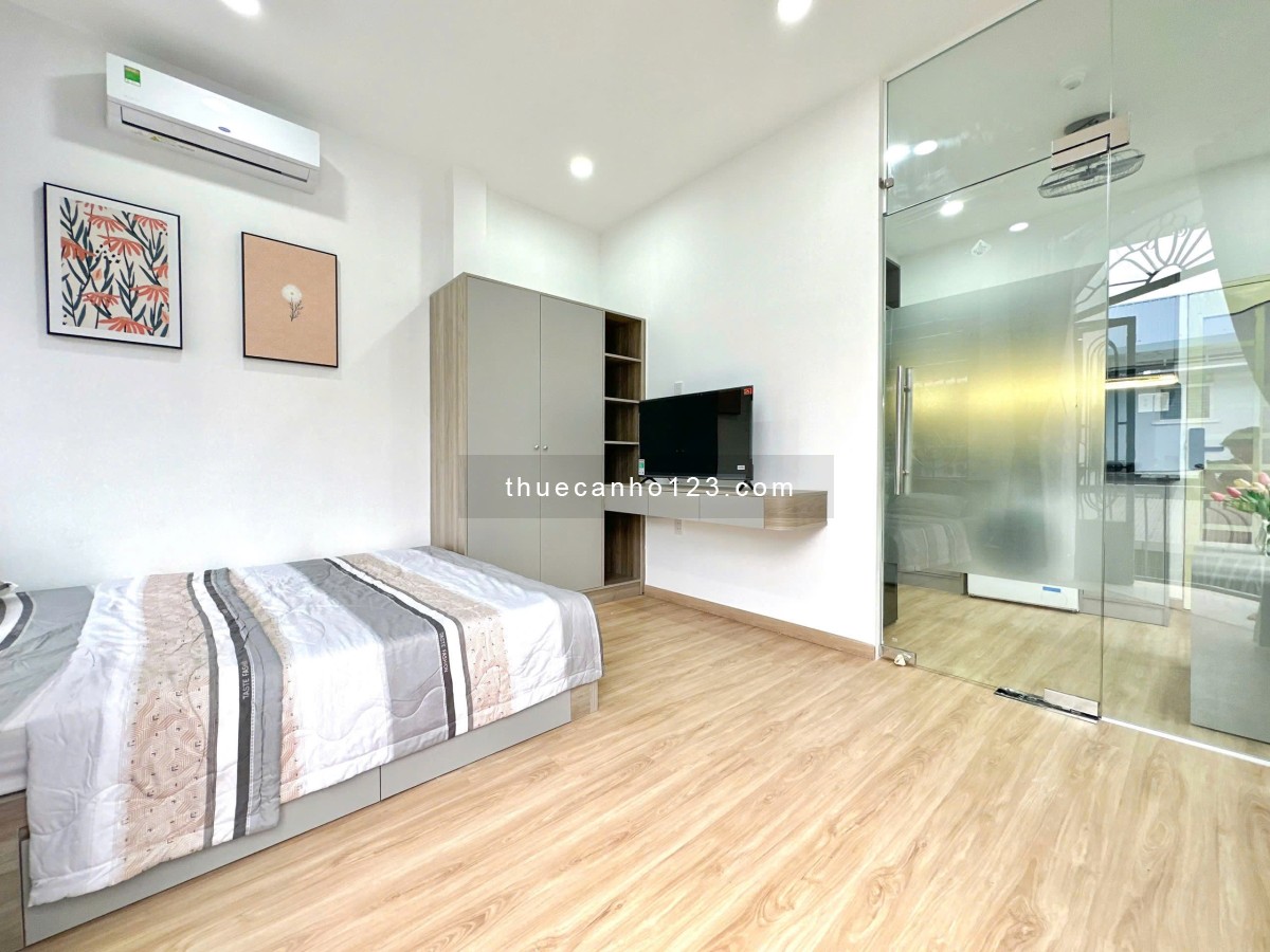 Cho thuê căn hộ dịch vụ với 1 phòng ngủ có ban công, full nội thất gần CVVH Lê Thị Riêng