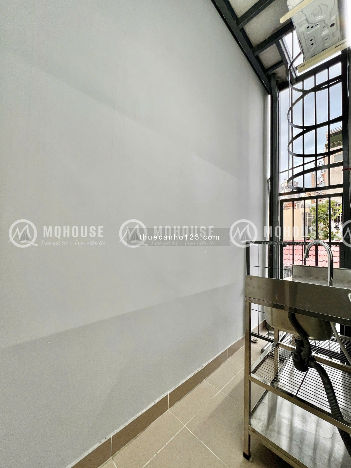 Cho thuê căn hộ studio tách bếp – Thang máy, nhà mới 100%, gần sân bay – CV Gia Định