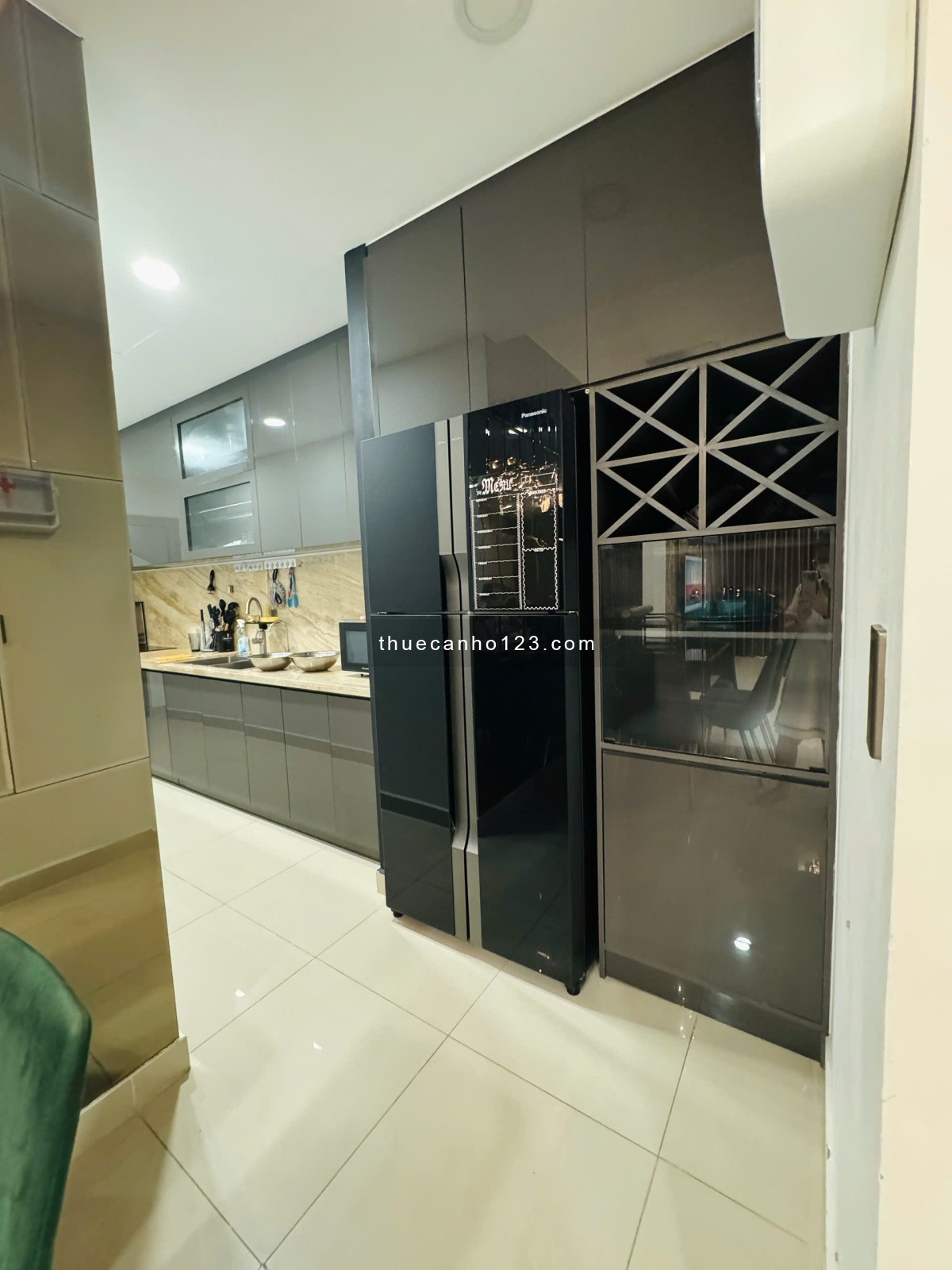 Căn Hộ 3 Phòng ngủ The TResor Quận 4 nội thất Luxury cho thuê ở liền