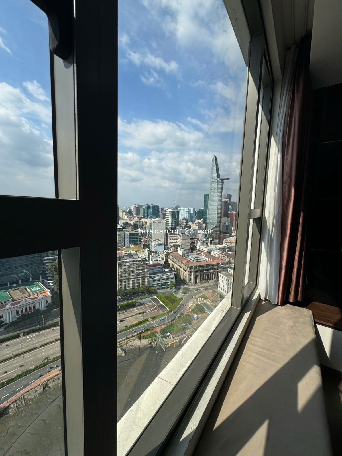 Căn Hộ 3 Phòng ngủ The TResor Quận 4 nội thất Luxury cho thuê ở liền