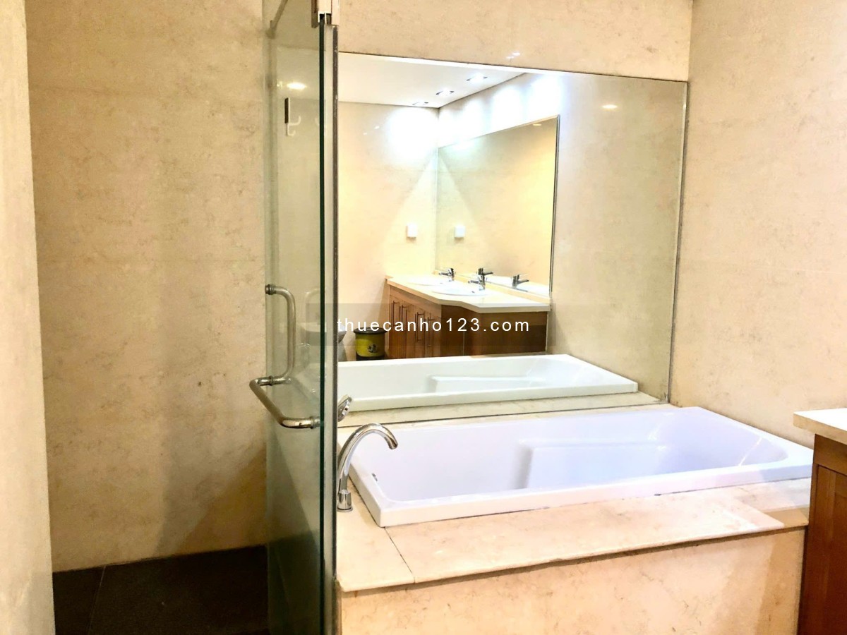 Cho thuê căn hộ Royal City 3 ngủ, full đồ diện tích 138m2