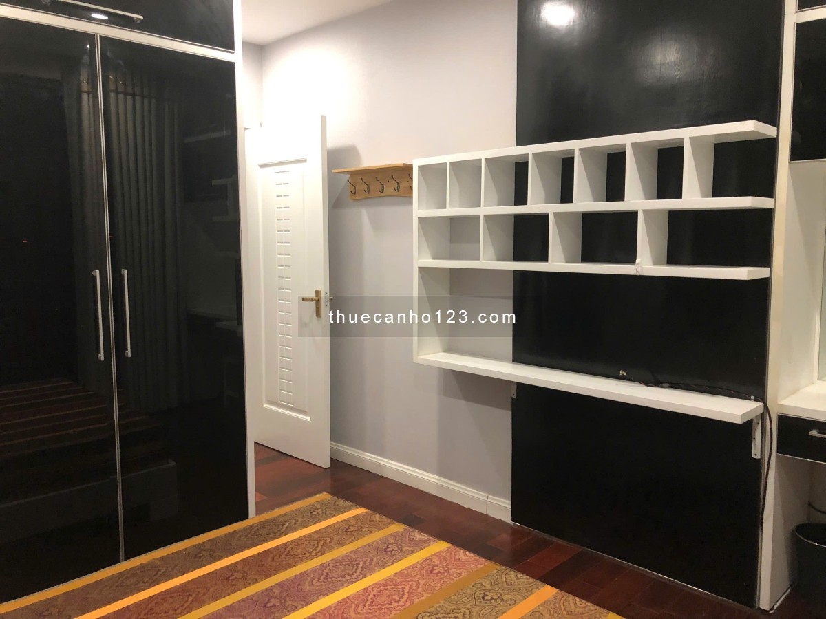 Cho thuê căn hộ Royal City 3 ngủ, full đồ diện tích 138m2