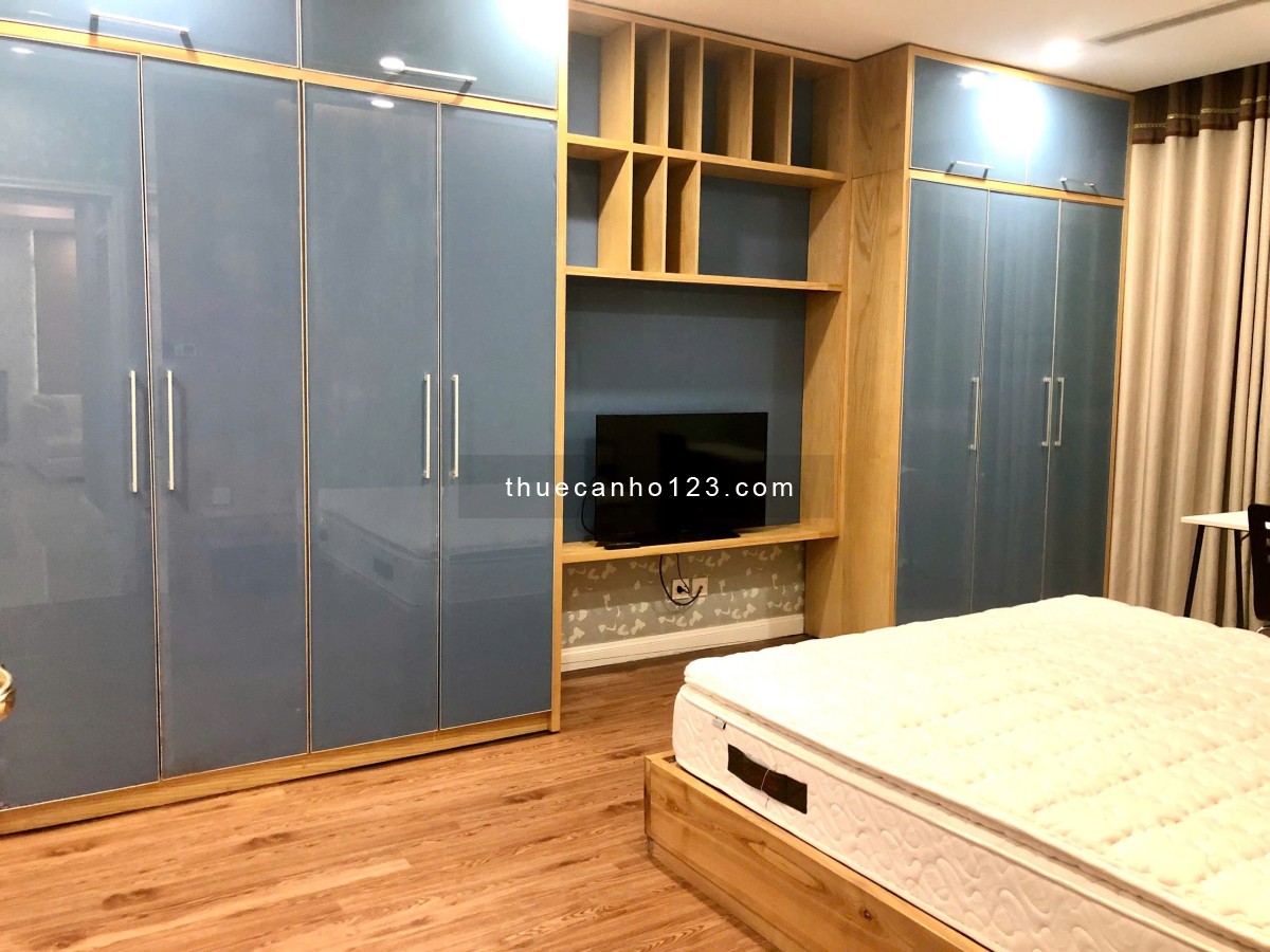 Cho thuê căn hộ Royal City 3 ngủ, full đồ diện tích 138m2