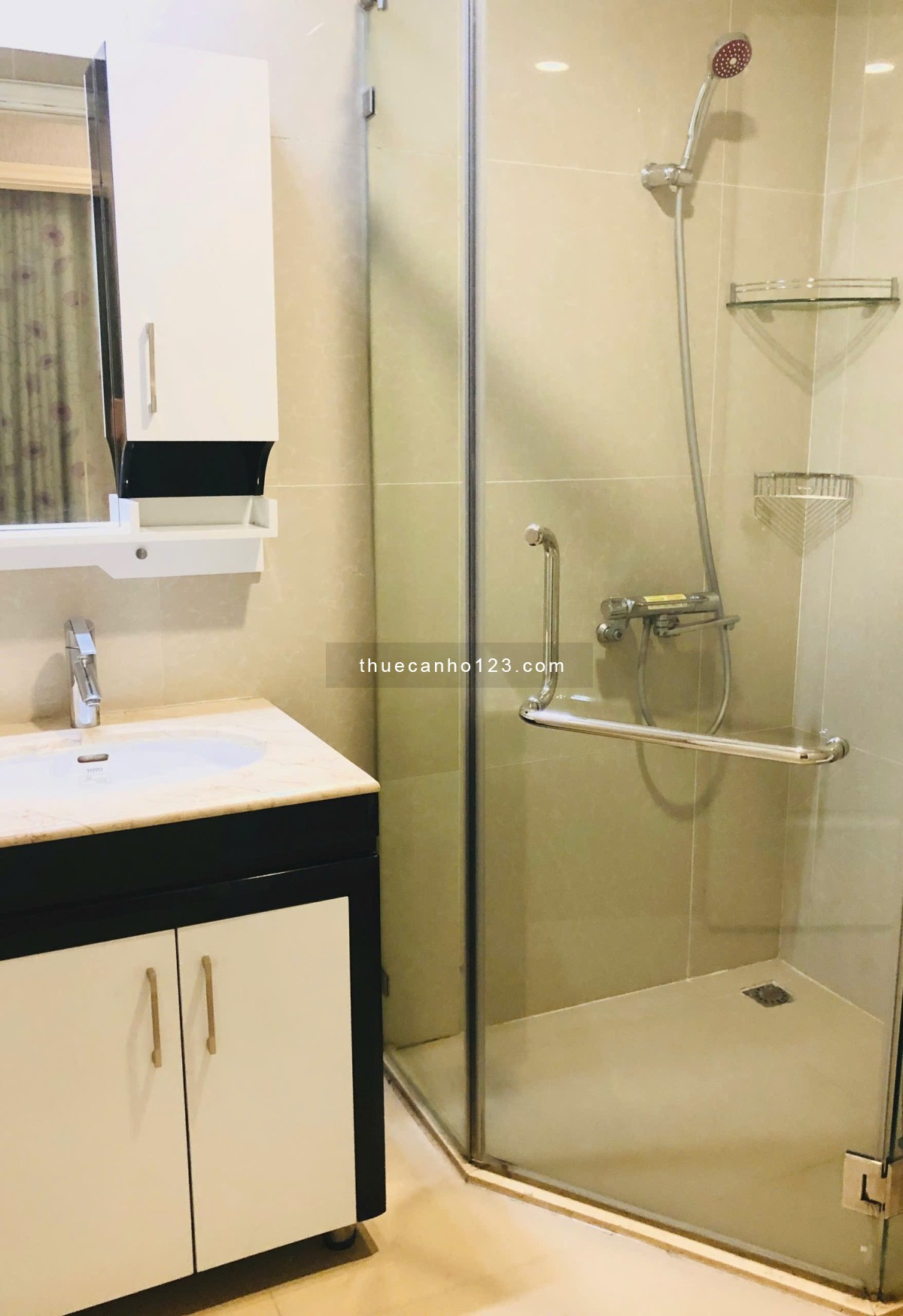 Cho thuê căn hộ Royal City 3 ngủ, full đồ diện tích 138m2