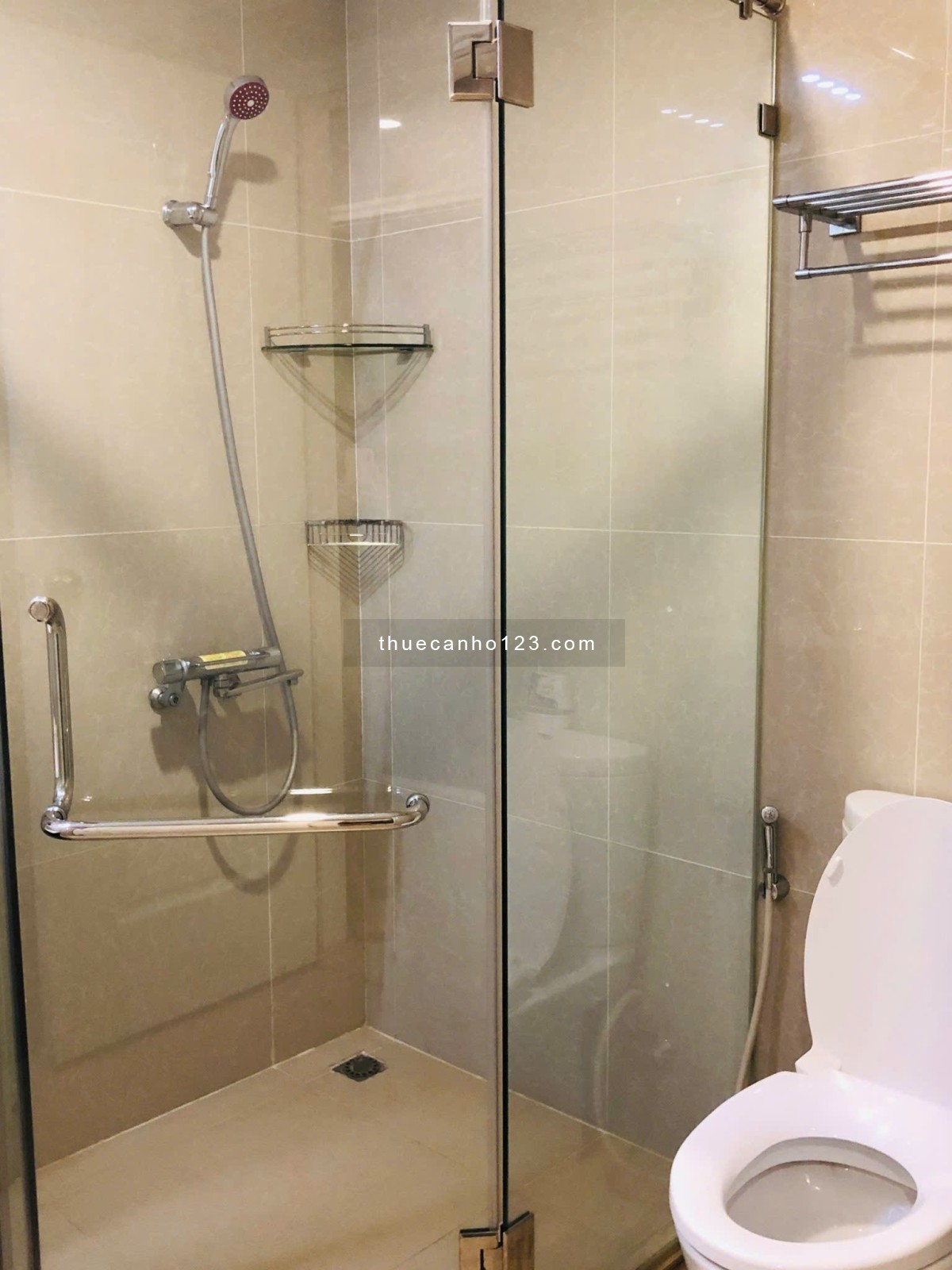 Cho thuê căn hộ Royal City 3 ngủ, full đồ diện tích 138m2
