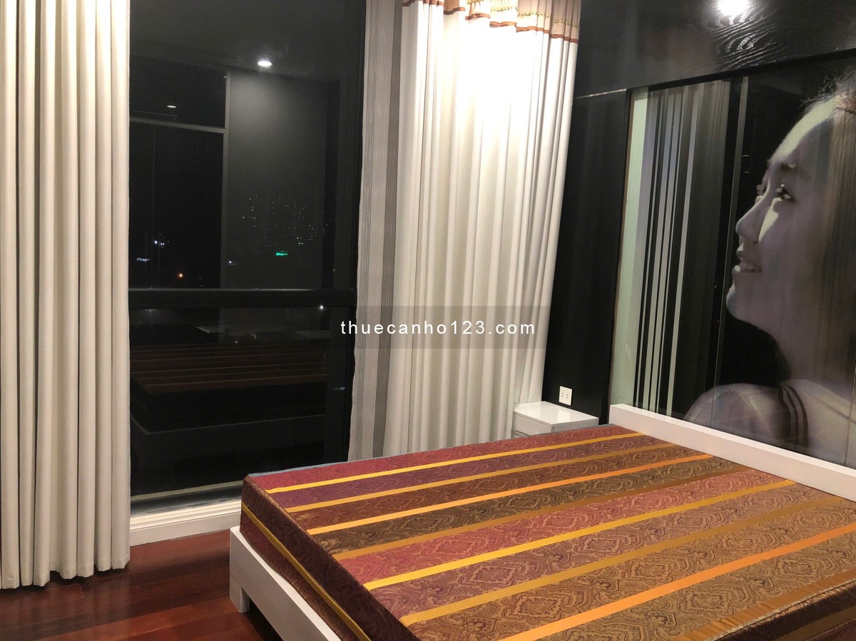 Cho thuê căn hộ Royal City 3 ngủ, full đồ diện tích 138m2