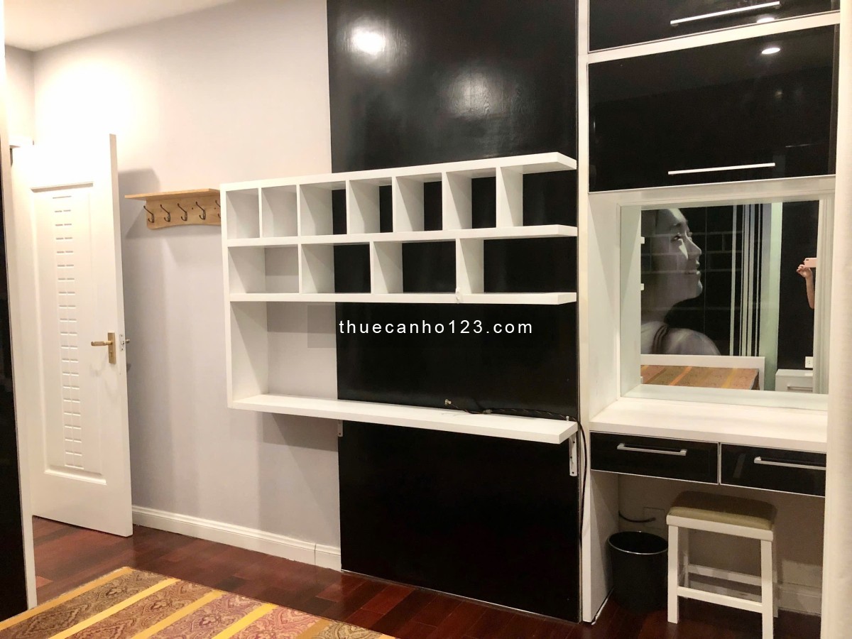 Cho thuê căn hộ Royal City 3 ngủ, full đồ diện tích 138m2