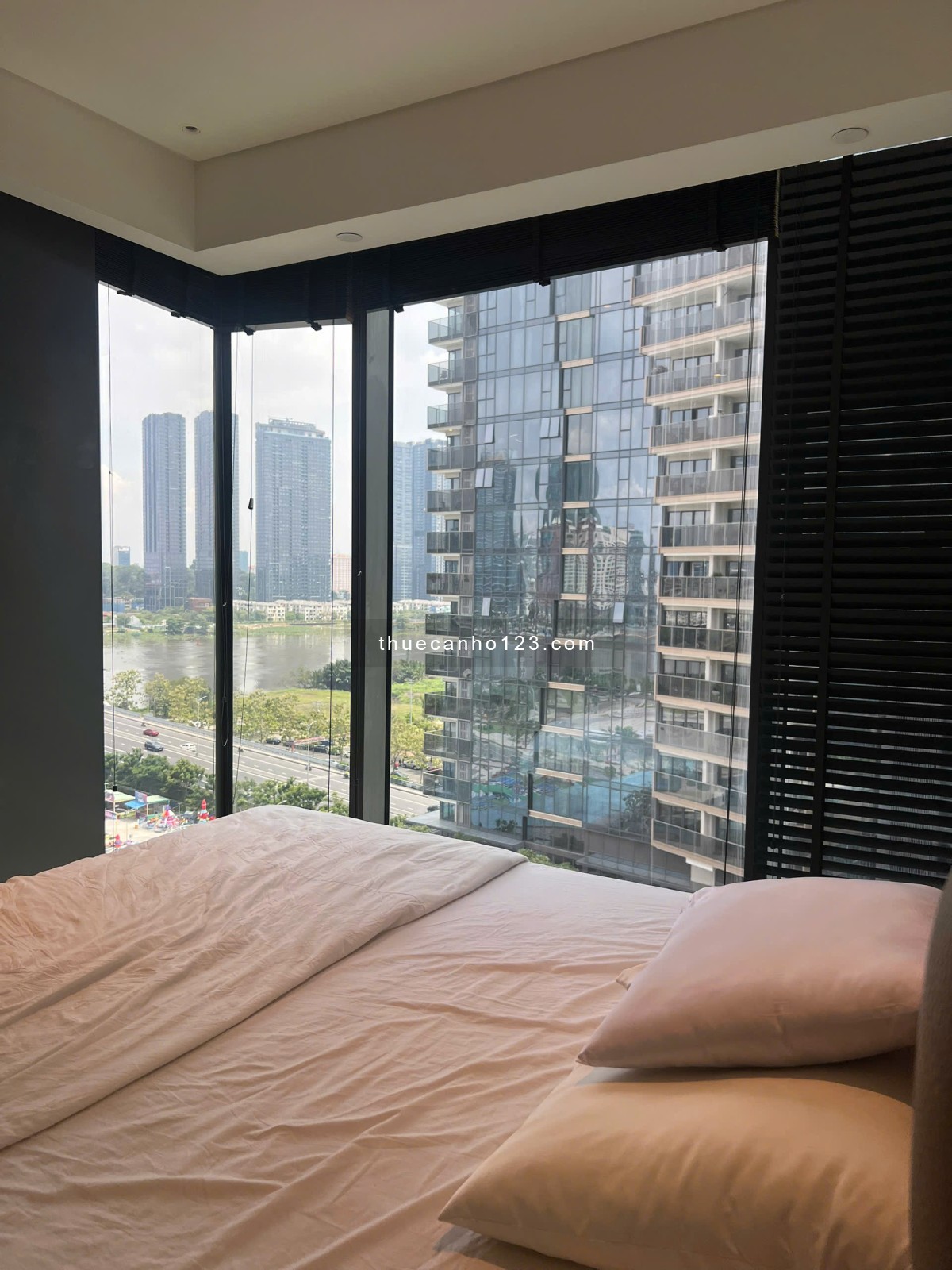 The Opera cho thuê 2PN đầy đủ nội thất - Tầng cao