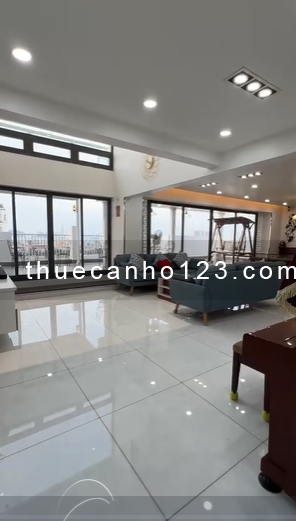 Cần cho thuê Penhouse Sky Garden 2. Dt 510m2, 7PN 6WC. Nhà full nt cao cấp. Giá 2500$