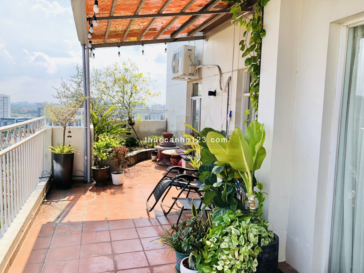 Cần cho thuê penthouse Sky Garden 3, Đường Phạm Văn Nghị. DT: 350m2, 3pn, view công viên giá 2000$