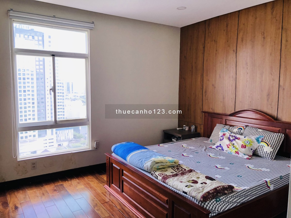 Cần cho thuê penthouse Sky Garden 3, Đường Phạm Văn Nghị. DT: 350m2, 3pn, view công viên giá 2000$