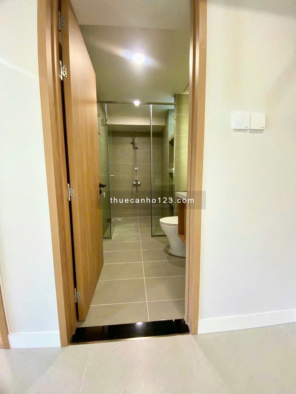 The Galleria cho thuê loft 2PN, đầy đủ nội thất, tầng cao