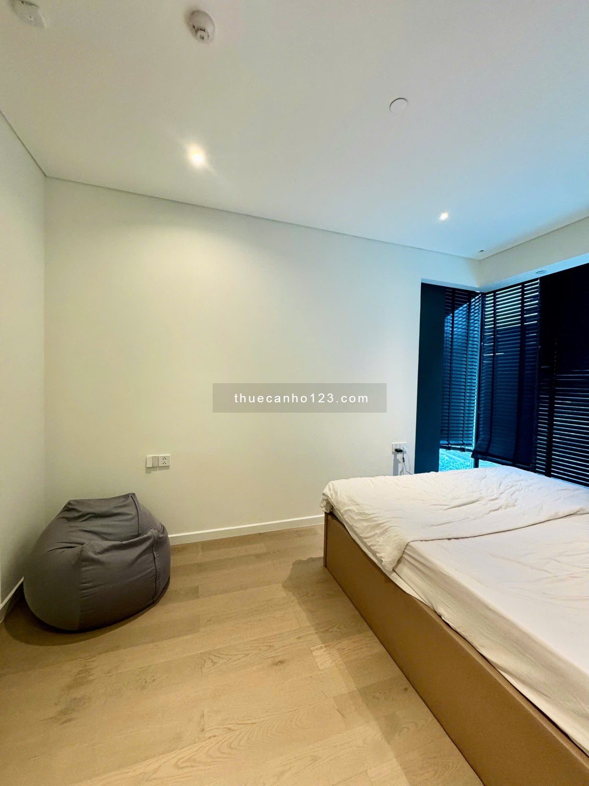 The Opera cho thuê 2PN đầy đủ nội thất - view cực đỉnh hồ bơi - nội khu - cầu Bason - Sông SG