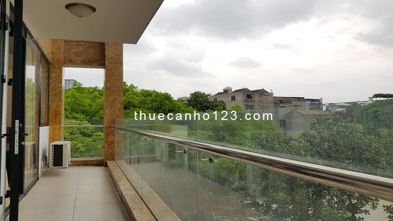 Cho thuê căn hộ dịch vụ 100m2, 3PN, mới tinh tại Đội Cấn, Ba Đình