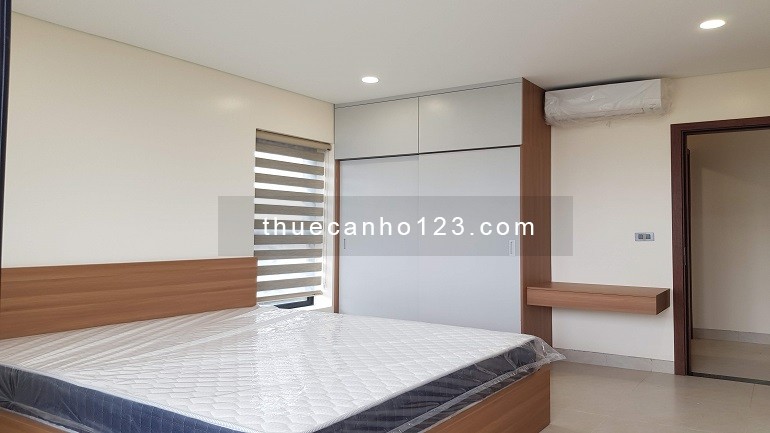 Cho thuê căn hộ dịch vụ mới tinh tại Đội Cấn, Ba Đình, 90m2, 2PN, cửa sổ, ban công thoáng mát
