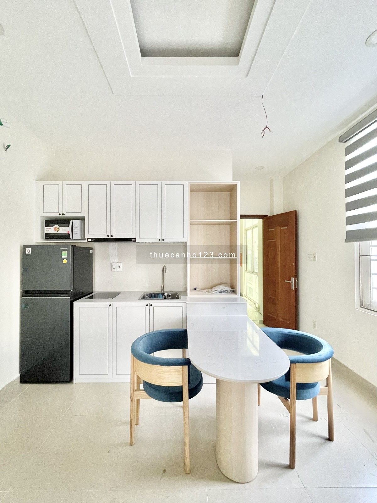 Cho thuê 2PN ban công, full nội thất, ngay trung tâm quận 5