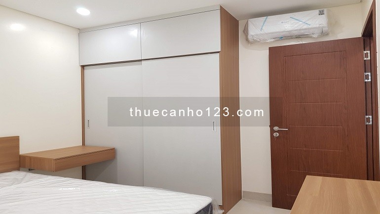 Cho thuê căn hộ dịch vụ nội thất hiện đại, mới tinh tại Đội Cấn, Ba Đình, 75m2, 2PN