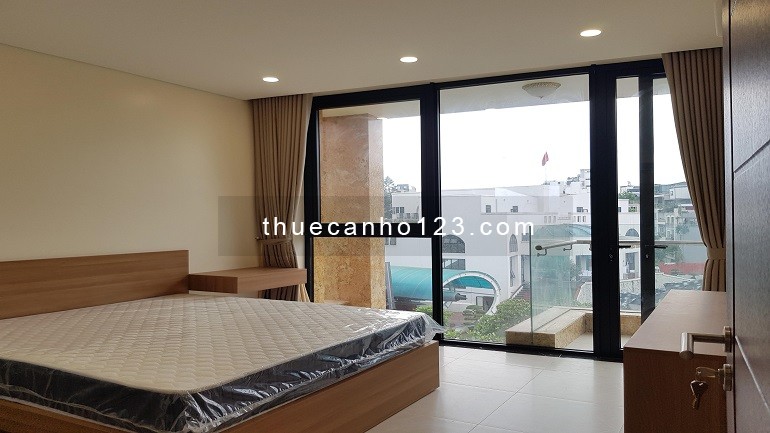 Cho thuê căn hộ dịch vụ mới tinh tại Đội Cấn, Ba Đình, 90m2, 2PN, cửa sổ, ban công thoáng mát