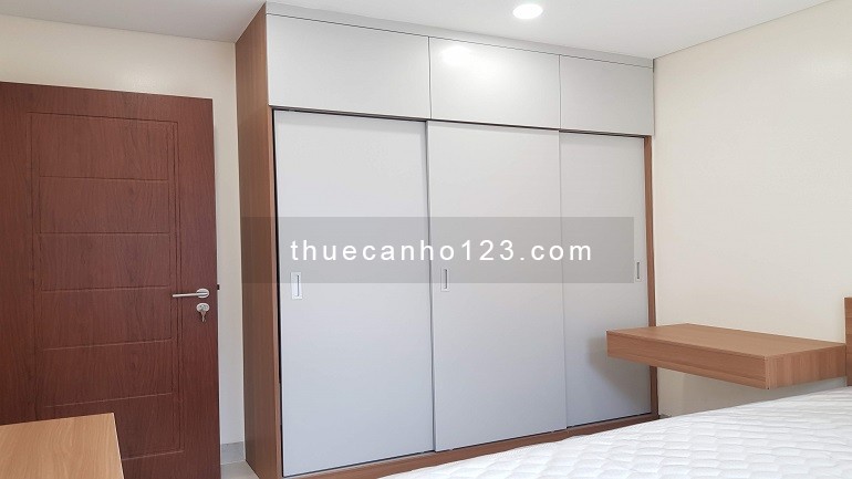 Cho thuê căn hộ dịch vụ nội thất hiện đại, mới tinh tại Đội Cấn, Ba Đình, 75m2, 2PN