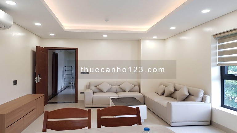 Cho thuê căn hộ dịch vụ mới tinh tại Đội Cấn, Ba Đình, 90m2, 2PN, cửa sổ, ban công thoáng mát