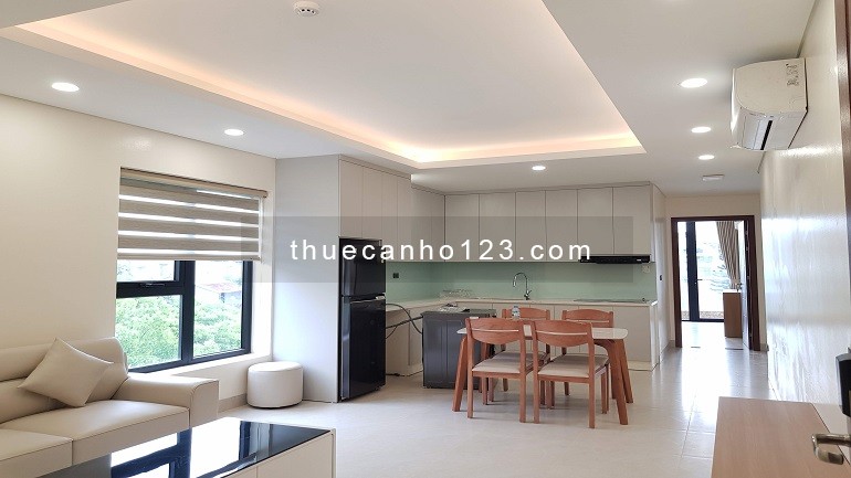 Cho thuê căn hộ dịch vụ mới tinh tại Đội Cấn, Ba Đình, 90m2, 2PN, cửa sổ, ban công thoáng mát