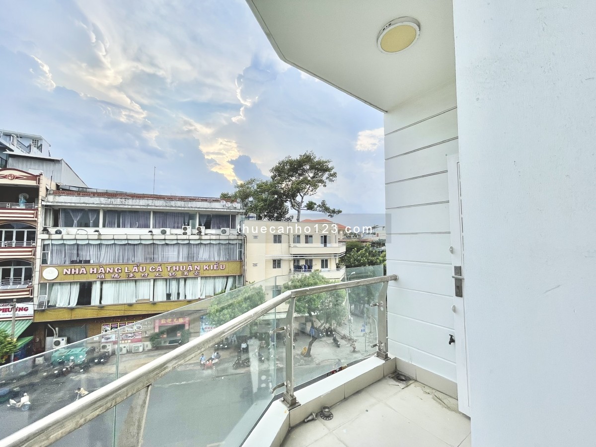 Cho thuê 2PN ban công, full nội thất, ngay trung tâm quận 5