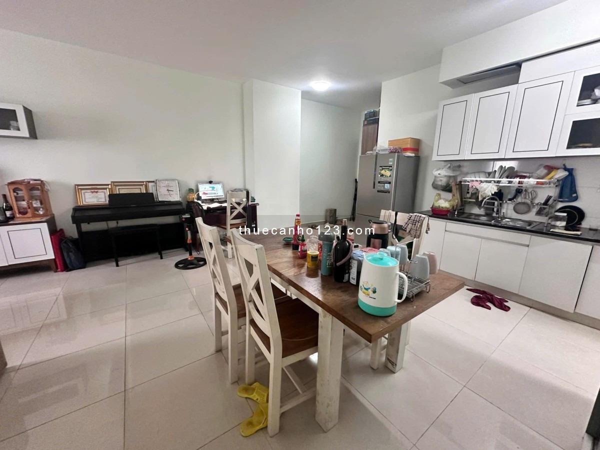 Chung cư Oriental Plaza, Âu Cơ, Tân Phú: 15tr/th, 113m2, 3pn, 3wc có nội thất