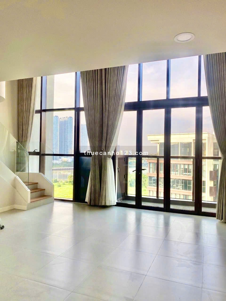 The Galleria cho thuê loft 2PN, đầy đủ nội thất, tầng cao