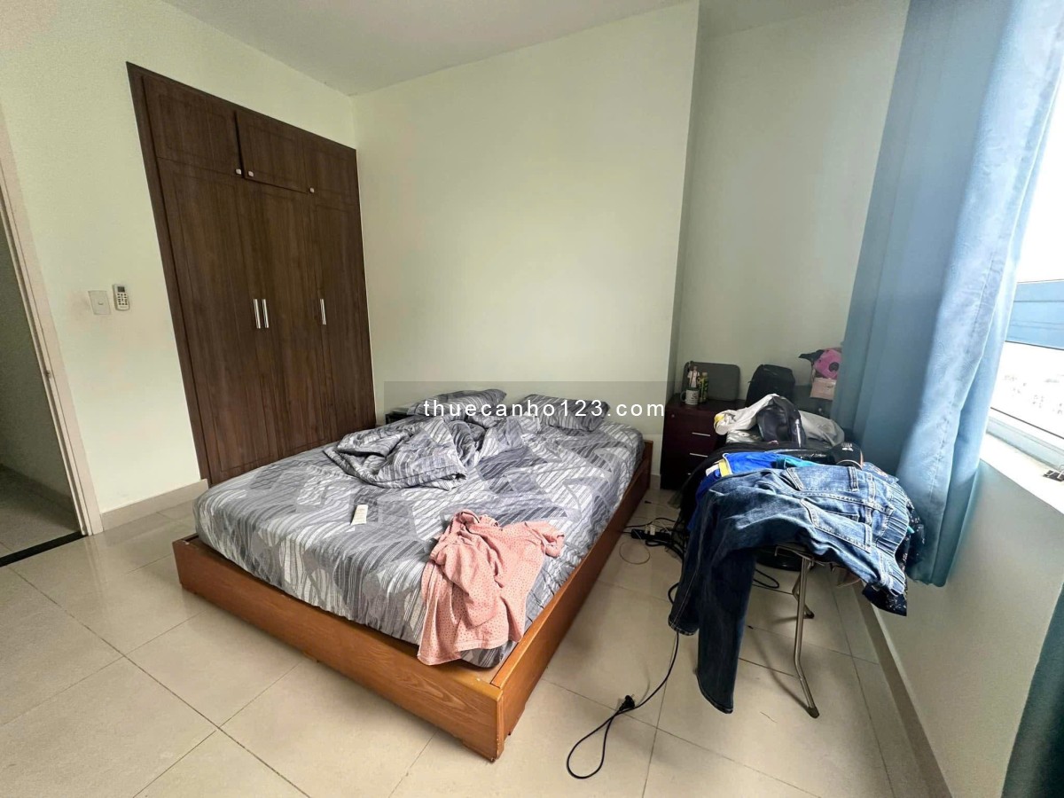 Chung cư Oriental Plaza, Âu Cơ, Tân Phú: 15tr/th, 113m2, 3pn, 3wc có nội thất