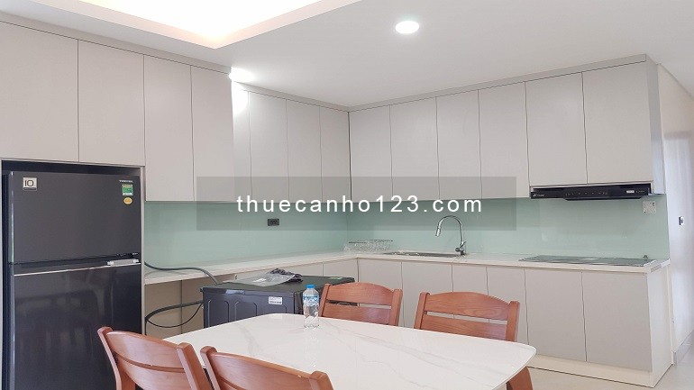 Cho thuê căn hộ dịch vụ mới tinh tại Đội Cấn, Ba Đình, 90m2, 2PN, cửa sổ, ban công thoáng mát