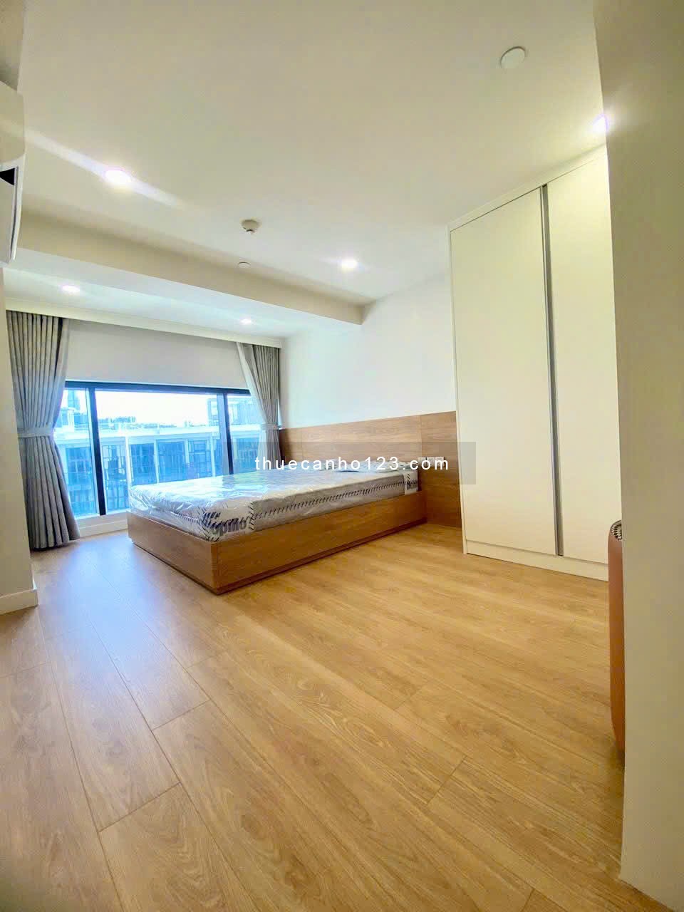 The Galleria cho thuê loft 2PN, đầy đủ nội thất, tầng cao