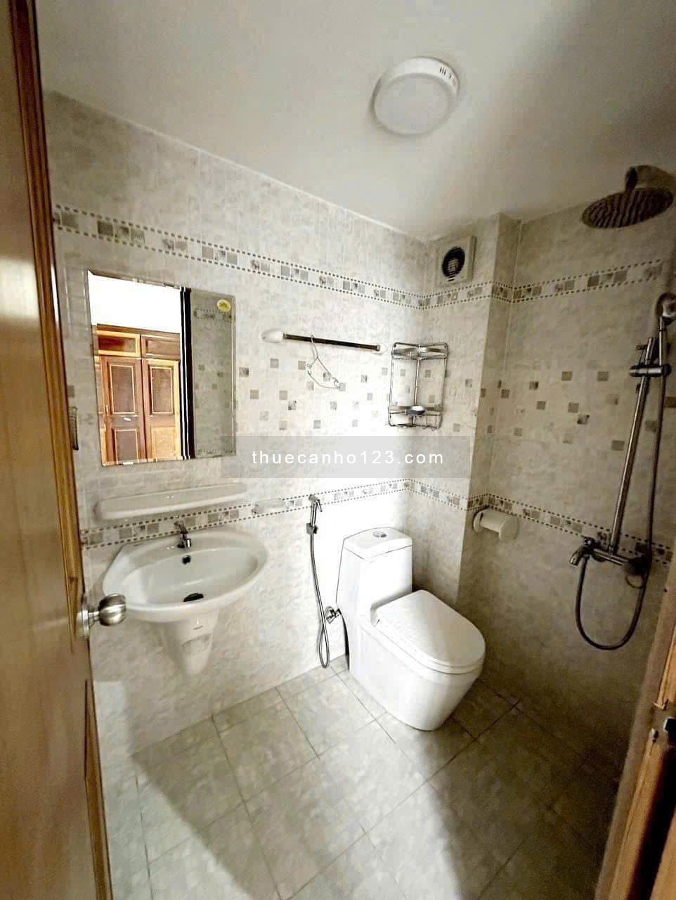 Chung cư Screc , P12, Q3, CĂN GÓC , 2p, 2wc, 85m2, giá 13tr/tháng