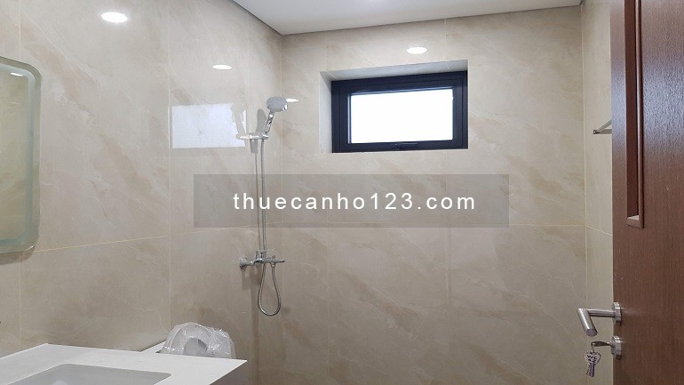 Cho thuê căn hộ dịch vụ mới tinh tại Đội Cấn, Ba Đình, 90m2, 2PN, cửa sổ, ban công thoáng mát