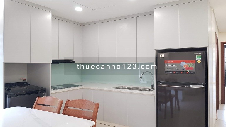 Cho thuê căn hộ dịch vụ 100m2, 3PN, mới tinh tại Đội Cấn, Ba Đình