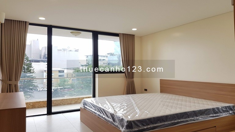 Cho thuê căn hộ dịch vụ mới tinh tại Đội Cấn, Ba Đình, 90m2, 2PN, cửa sổ, ban công thoáng mát