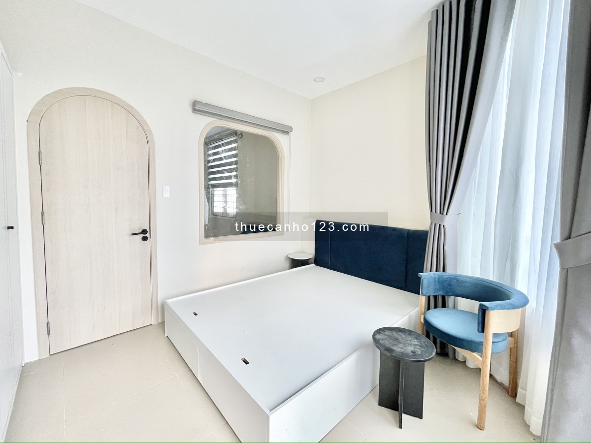 Cho thuê 2PN ban công, full nội thất, ngay trung tâm quận 5