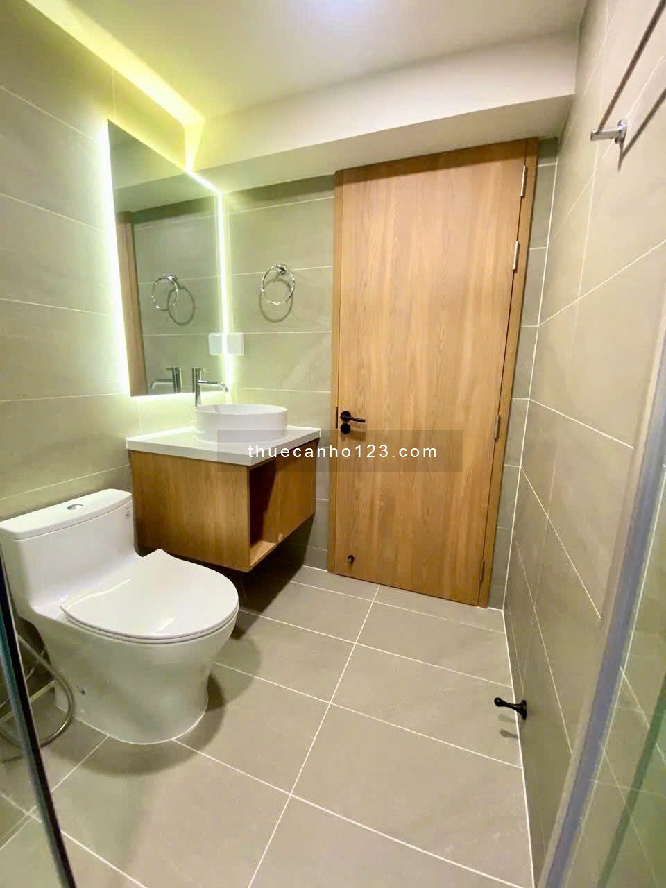 The Galleria cho thuê loft 2PN, đầy đủ nội thất, tầng cao